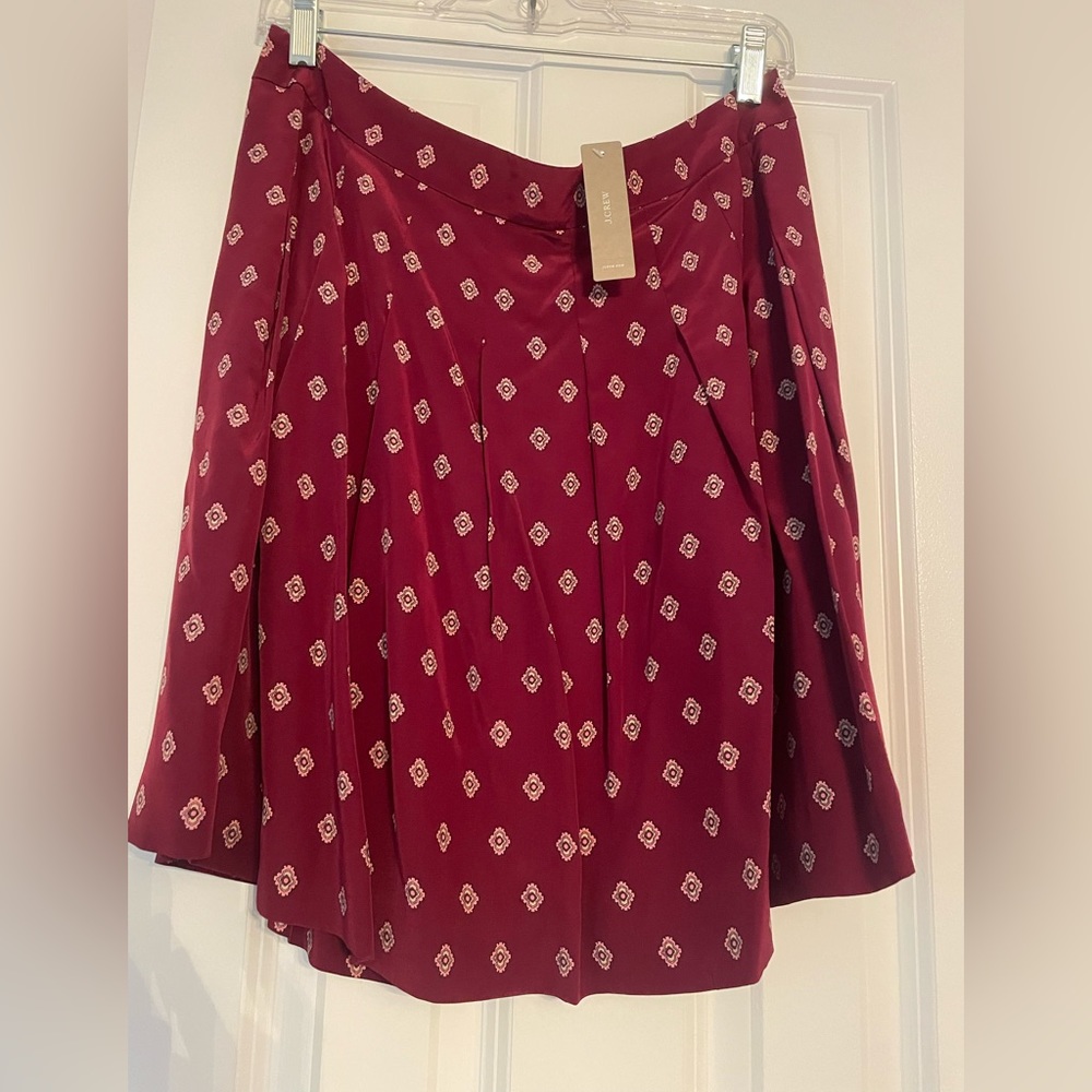🆕J.Crew burgundy mini silk skirt in size 10🆕